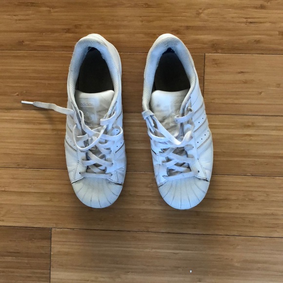 white adidas classic shoes